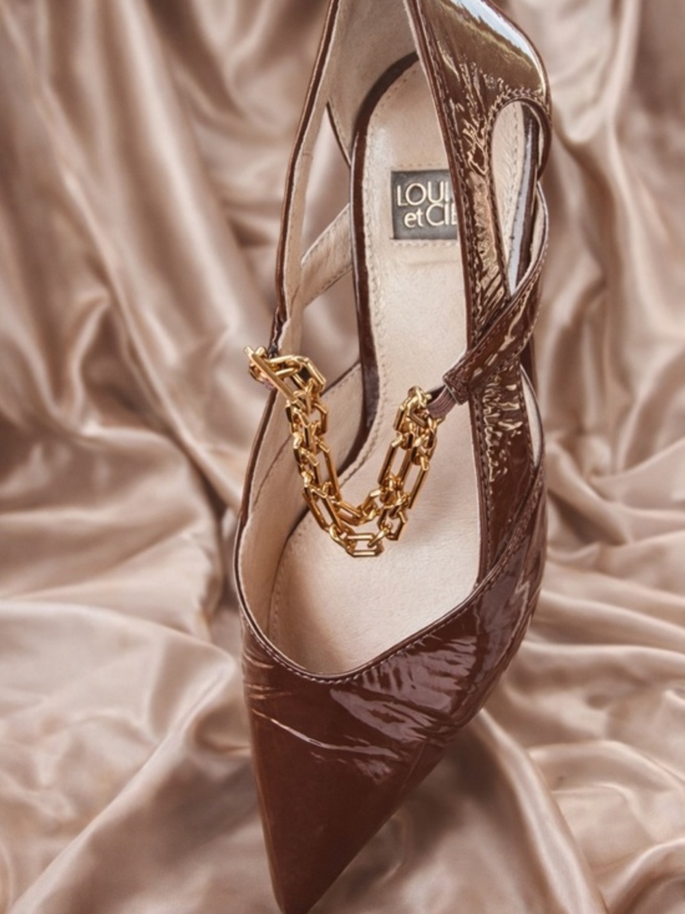 LOUISE et Cie Brown Patent Leather Gold Chain Heels Size 5.5